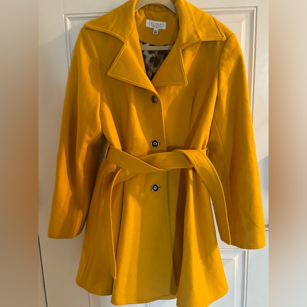 Adorable coat, never worn, XL